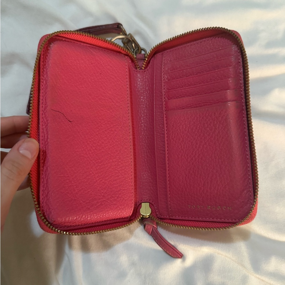 Tory Burch ‘Harper’ Continental Leather Wristlet - Picture 2 of 3